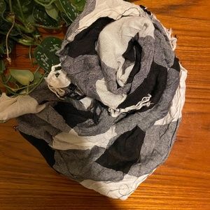 Black and White Square Checkered Scarf